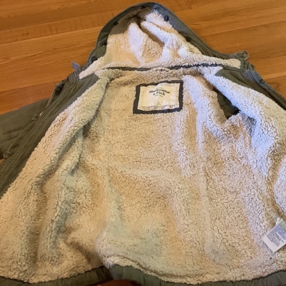 Abercrombie and Fitch green winter jacket - Picture 9 of 16